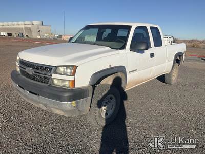 2007 Chevrolet Silverado 2500HD 4x4 Extended-Cab Pickup Truck