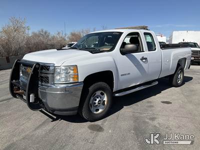 2013 Chevrolet Silverado 2500HD Extended-Cab Pickup Truck