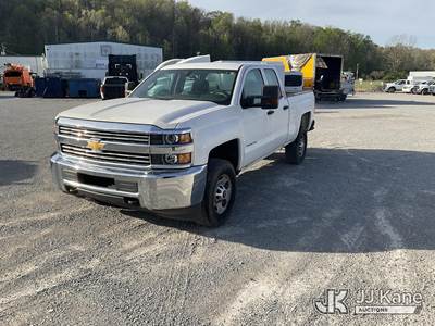 2015 Chevrolet Silverado 2500HD 4x4 Extended-Cab Pickup Truck