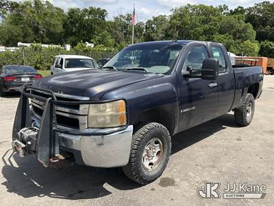 2007 Chevrolet Silverado 2500HD 4x4 Extended-Cab Pickup Truck