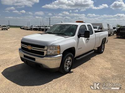 2013 Chevrolet Silverado 2500HD Extended-Cab Pickup Truck