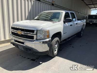 2013 Chevrolet Silverado 2500HD Work Truck Crew Cab 4WD Crew-Cab Pickup Truck