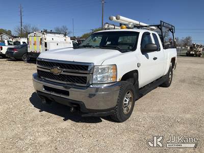2011 Chevrolet Silverado 2500HD Extended-Cab Pickup Truck