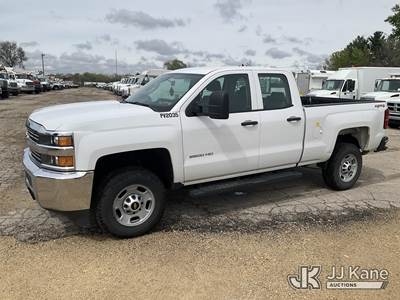 2015 Chevrolet Silverado 2500HD Double-Cab Pickup Truck
