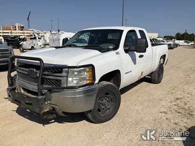 2011 Chevrolet Silverado 2500HD Extended-Cab Pickup Truck