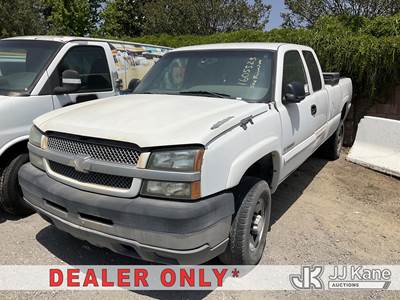 2004 Chevrolet Silverado 2500HD Extended-Cab Pickup Truck
