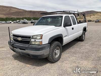 2007 Chevrolet Silverado 2500HD 4x4 Extended-Cab Pickup Truck