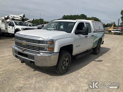2015 Chevrolet Silverado 2500HD Double-Cab Pickup Truck