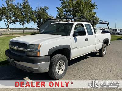 2003 Chevrolet Silverado 2500HD Extended-Cab Pickup Truck
