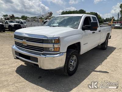 2018 Chevrolet Silverado 2500HD Double-Cab Pickup Truck
