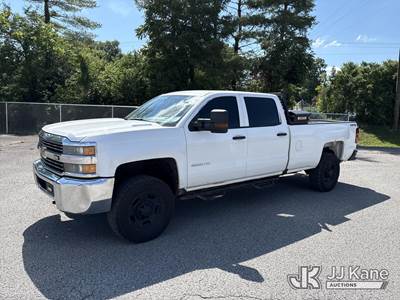 2015 Chevrolet Silverado 2500HD Crew-Cab Pickup Truck