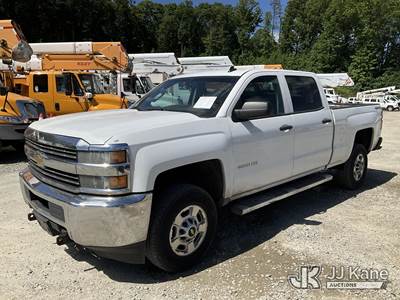 2015 Chevrolet Silverado 2500HD Crew-Cab Pickup Truck