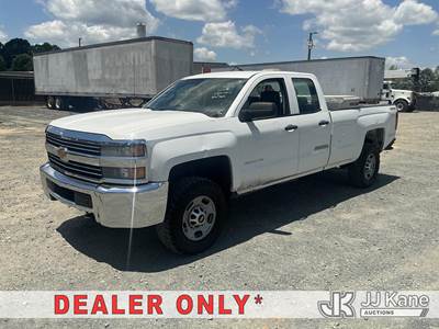 2015 Chevrolet Silverado 2500HD 4x4 Extended-Cab Pickup Truck