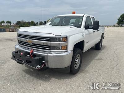 2015 Chevrolet Silverado 2500HD Double-Cab Pickup Truck