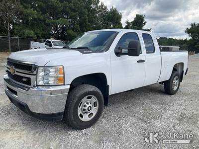 2013 Chevrolet Silverado 2500HD Extended-Cab Pickup Truck