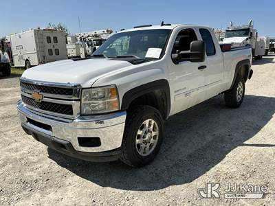 2013 Chevrolet Silverado 2500HD Extended-Cab Pickup Truck