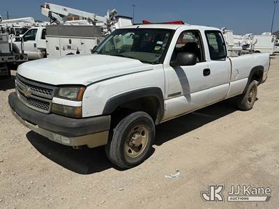 2005 Chevrolet Silverado 2500HD Extended-Cab Pickup Truck