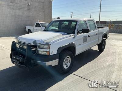 2006 Chevrolet Silverado 2500HD 4x4 Crew-Cab Pickup Truck