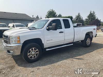 2013 Chevrolet Silverado 2500HD Extended-Cab Pickup Truck