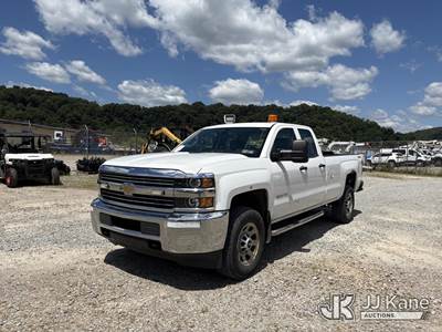 2015 Chevrolet Silverado 3500HD 4x4 Crew-Cab Pickup Truck