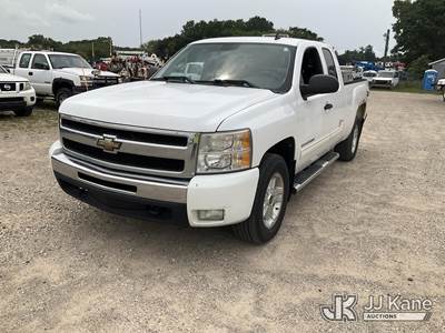 2011 Chevrolet Silverado Extended-Cab Pickup Truck