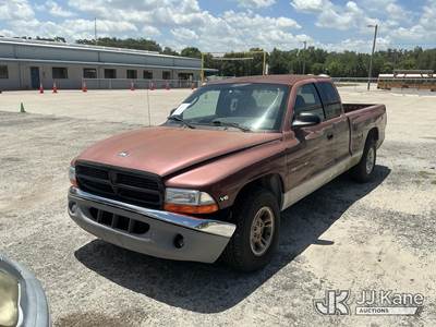 2000 Dodge Dakota Extended-Cab Pickup Truck