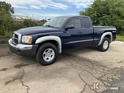 2005 Dodge Dakota Extended-Cab Pickup Truck