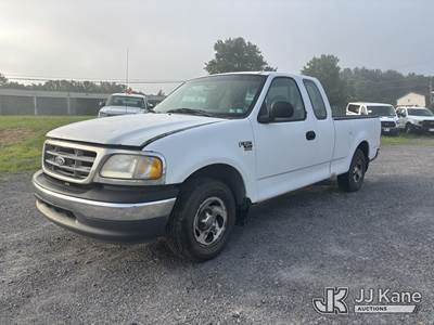 2000 Ford F150 XL Extended-Cab Pickup Truck