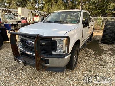 2018 Ford F-250 SD Crew-Cab Pickup Truck