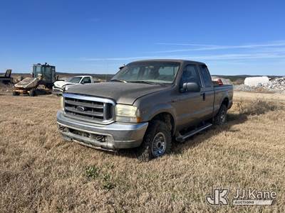 2004 Ford F250 4x4 Extended-Cab Pickup Truck