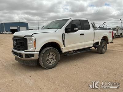 2023 Ford F250 4x4 Extended-Cab Pickup Truck