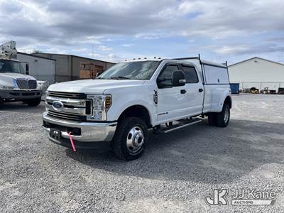 2018 Ford F350 4x4 Crew-Cab Dual Wheel Pickup Truck