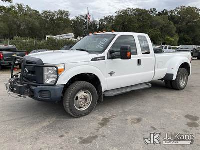 2015 Ford F350 Extended-Cab Dual Wheel Pickup Truck