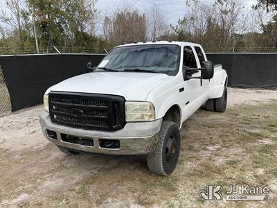 2005 Ford F-350 SD Crew-Cab Dual Wheel Pickup Truck