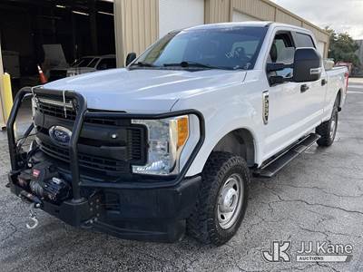 2017 Ford F350 4x4 Crew-Cab Pickup Truck