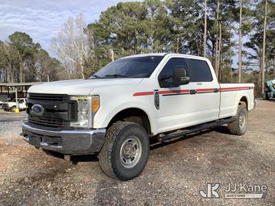 2017 Ford F350 4x4 Crew-Cab Pickup Truck