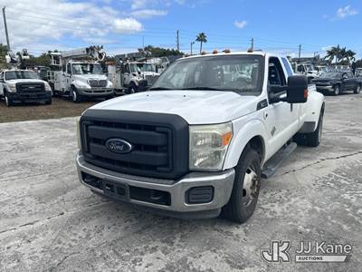 2015 Ford F350 Extended-Cab Dual Wheel Pickup Truck