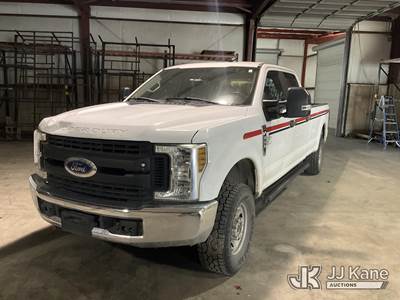 2019 Ford F350 4x4 Crew-Cab Pickup Truck