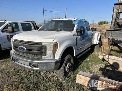 2017 Ford F350 Crew-Cab Dual Wheel Pickup Truck