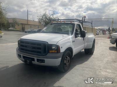 2007 Ford F-350 SD Dual Wheel Pickup Truck