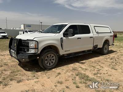 2023 Ford F350 4x4 Crew-Cab Pickup Truck