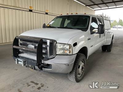 2006 Ford F-350 SD Crew-Cab Dual Wheel Pickup Truck