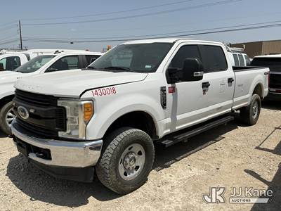 2017 Ford F350 4x4 Crew-Cab Pickup Truck