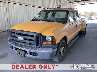2006 Ford F-350 SD Crew-Cab Dual Wheel Pickup Truck