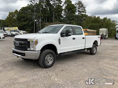 2018 Ford F350 4x4 Crew-Cab Pickup Truck