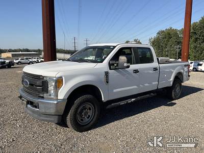 2017 Ford F350 4x4 Crew-Cab Pickup Truck