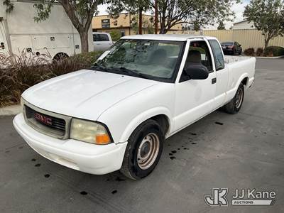 2003 GMC Sonoma Extended-Cab Pickup Truck