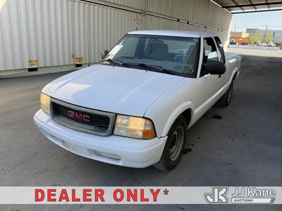 2002 GMC Sonoma Extended-Cab Pickup Truck