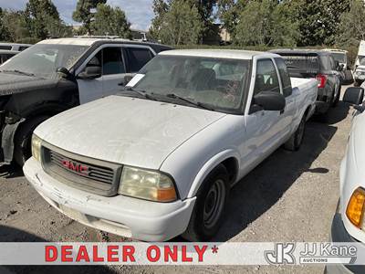 2002 GMC Sonoma Extended-Cab Pickup Truck