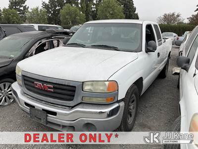 2005 GMC Sierra 1500 Extended-Cab Pickup Truck